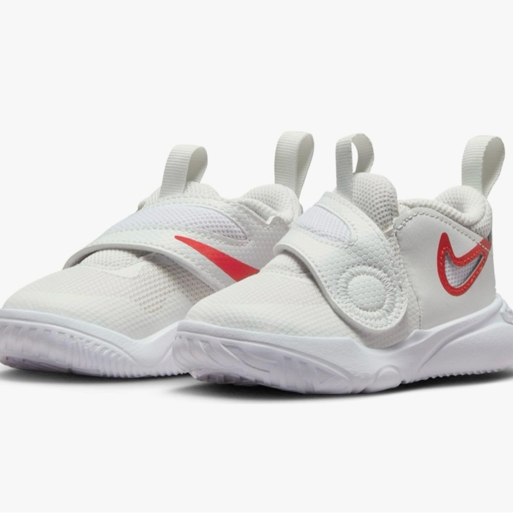 Nike Kids Team Hustle D 11 Sneakers